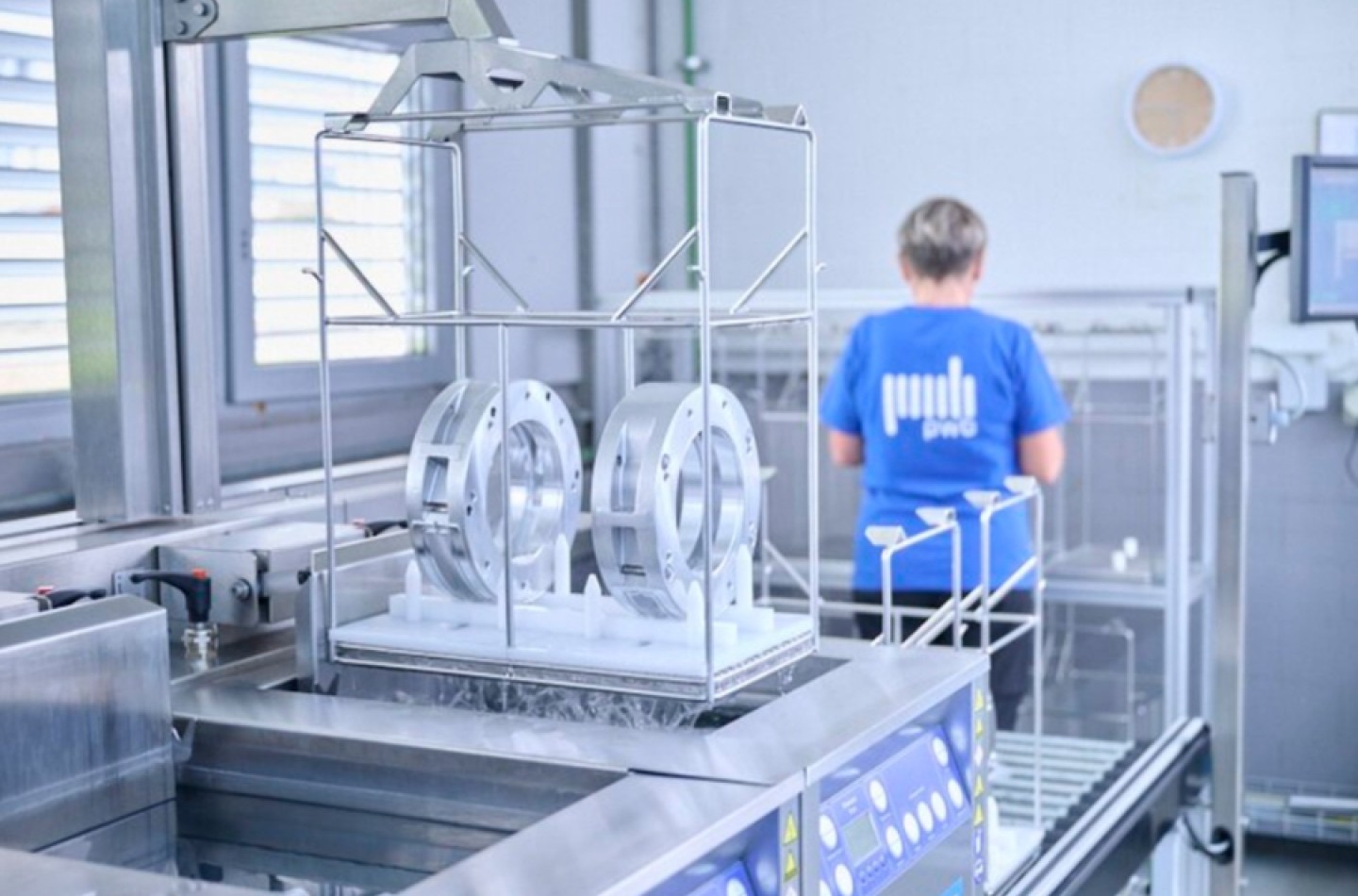 Reinigungsanlage mechanischer cnc gefertigter Bauteile aus Metall bei PWB AG