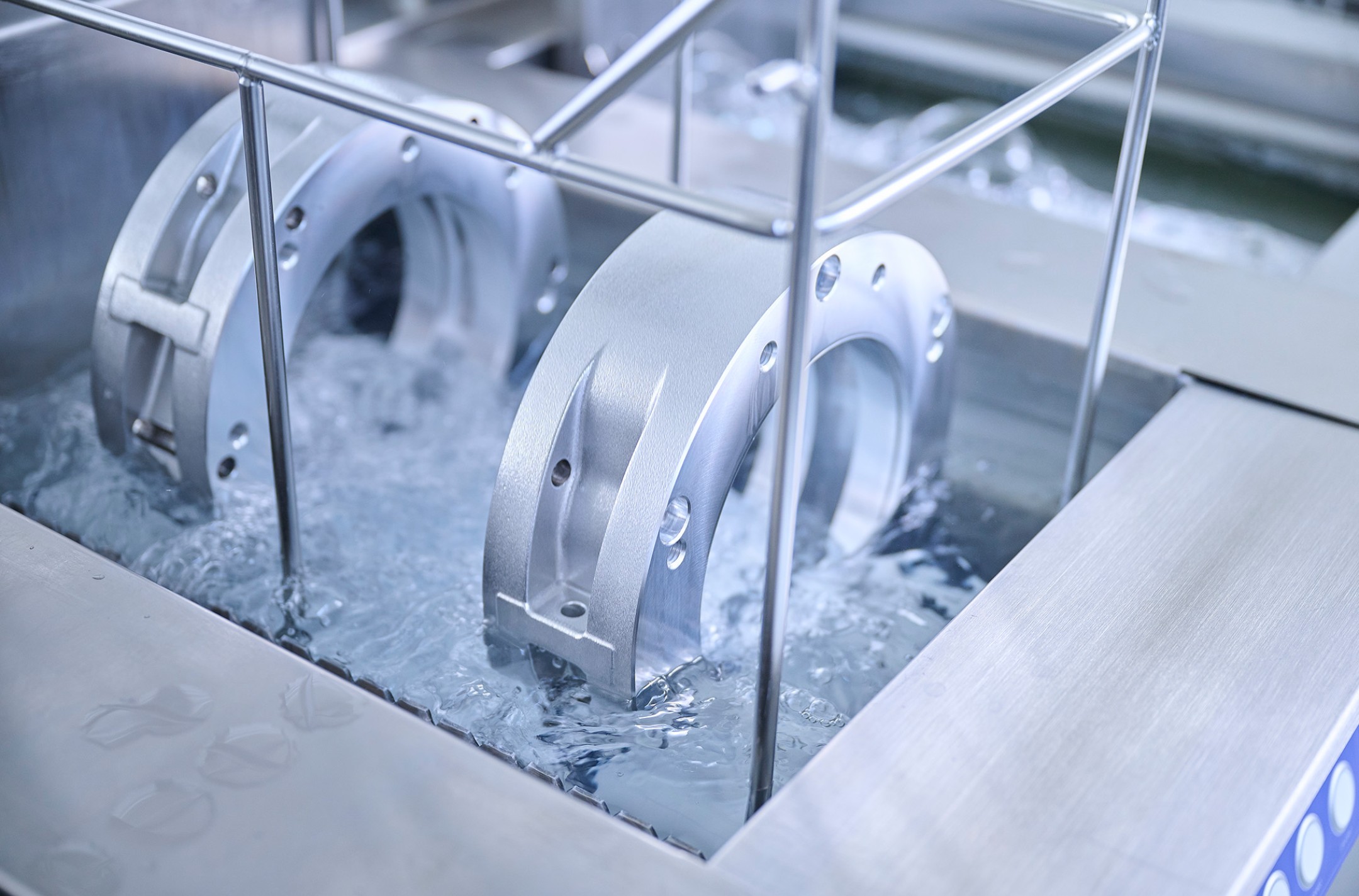 Ultraschallreinigung Präzisionsteile für metallische und nicht-metallische Werkstoffe Rückstandsfreie Reinigung Medizintechnik (ISO 13485)