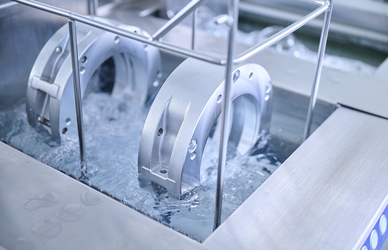 Ultraschallreinigung Präzisionsteile für metallische und nicht-metallische Werkstoffe Rückstandsfreie Reinigung Medizintechnik (ISO 13485)